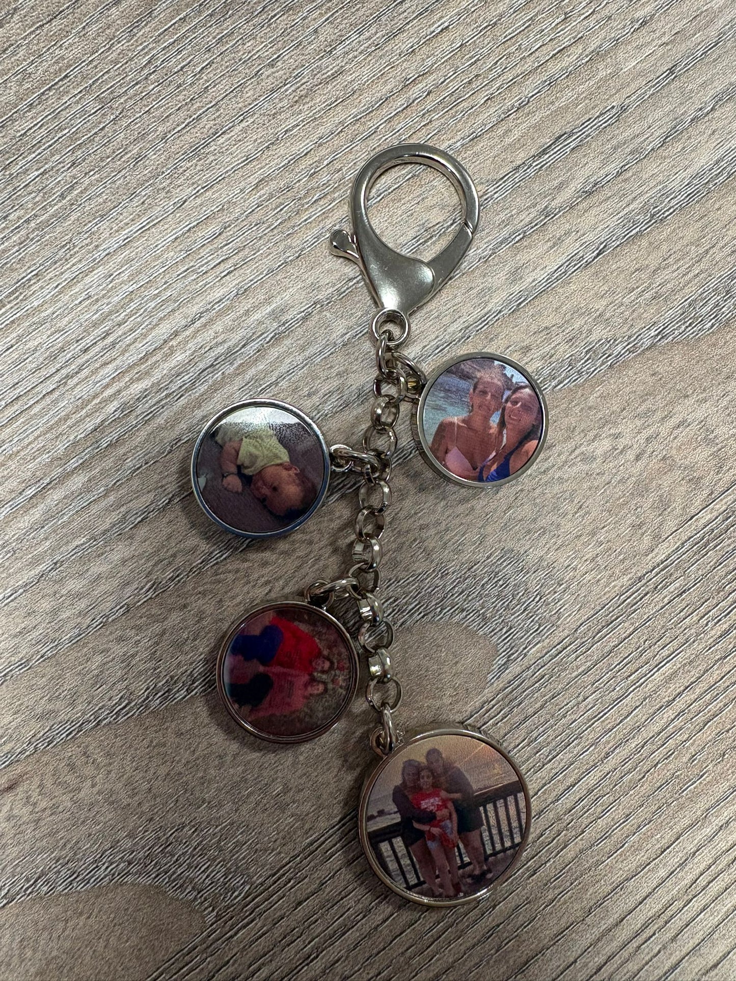 Portachiavi in metallo  con 4 foto