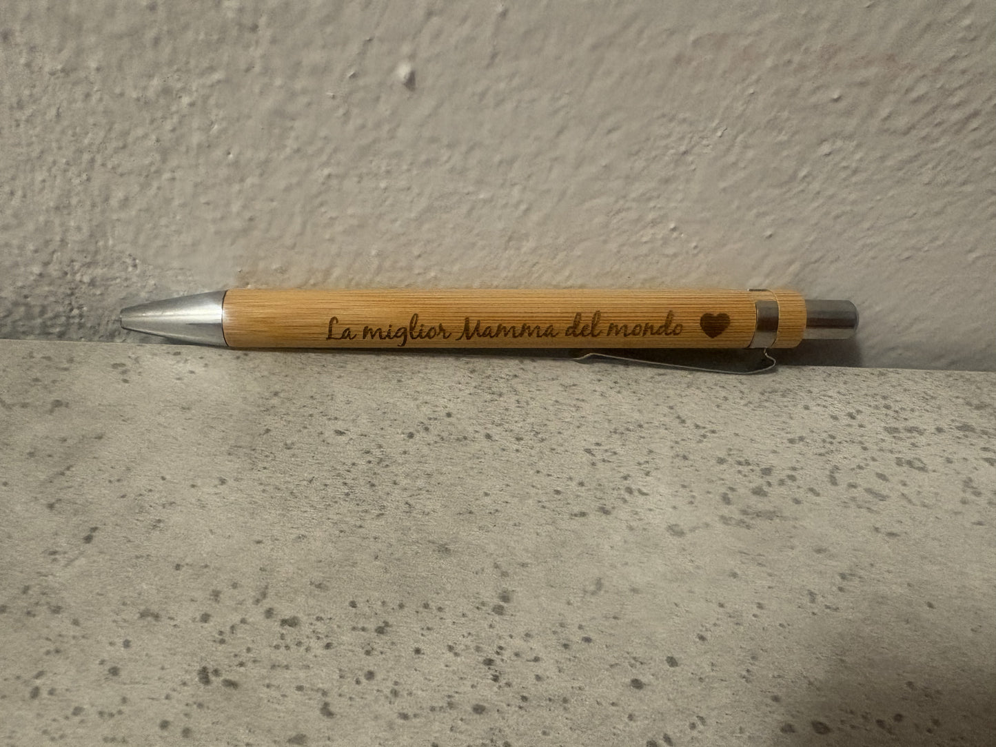 penna in bamboo con incisione per la festa della mamma  compresa scatolina