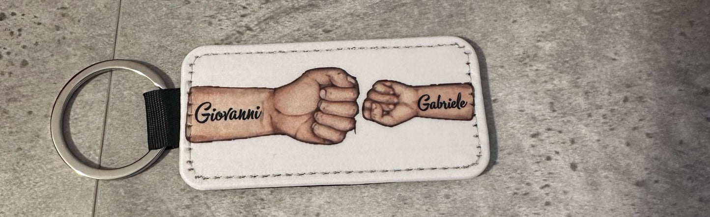 Portachiavi in simil pelle personalizzato con braccio papà