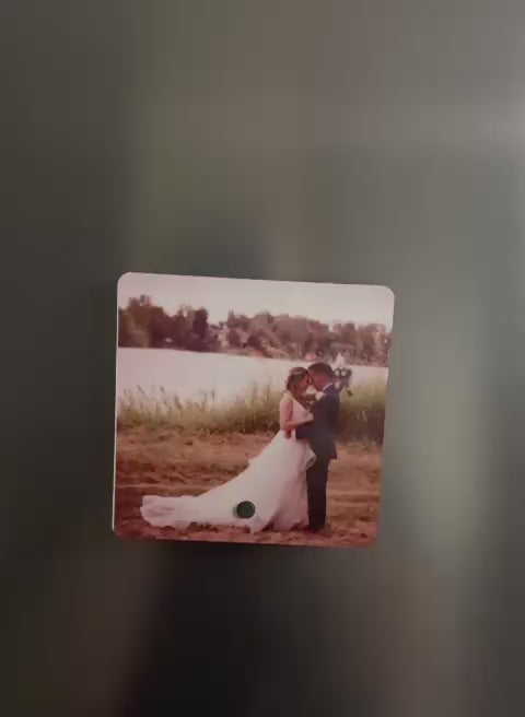 calamita da frigo con canzone a vostra scelta all’interno!
10x10cm