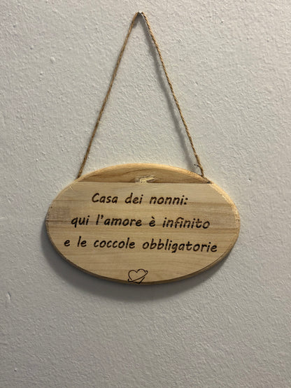 Targhetta in legno con dedica incisa