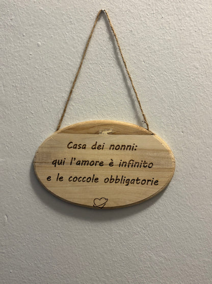 Targhetta in legno con dedica incisa